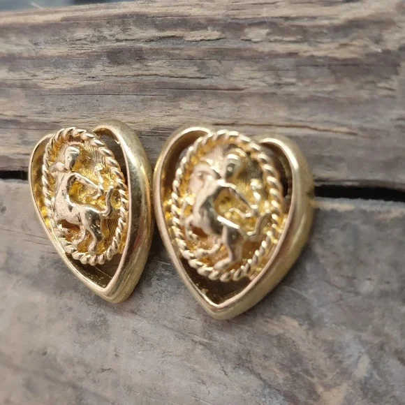 Vintage Gold Tone Avon Zodiac Post Earrings - Picture 2 of 4